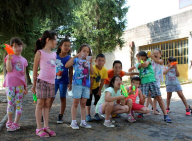 scuola-bimbi-pistole-acqua scuola-bimbi-pistole-acqua